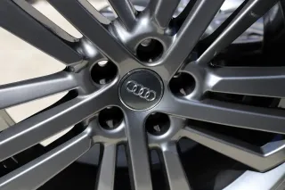 20 Zoll Audi Q5 SQ5 80A FYB GUB GUN Felgen 8x20 ET39 80A601025AE+80A601025L Titan - Bild 8