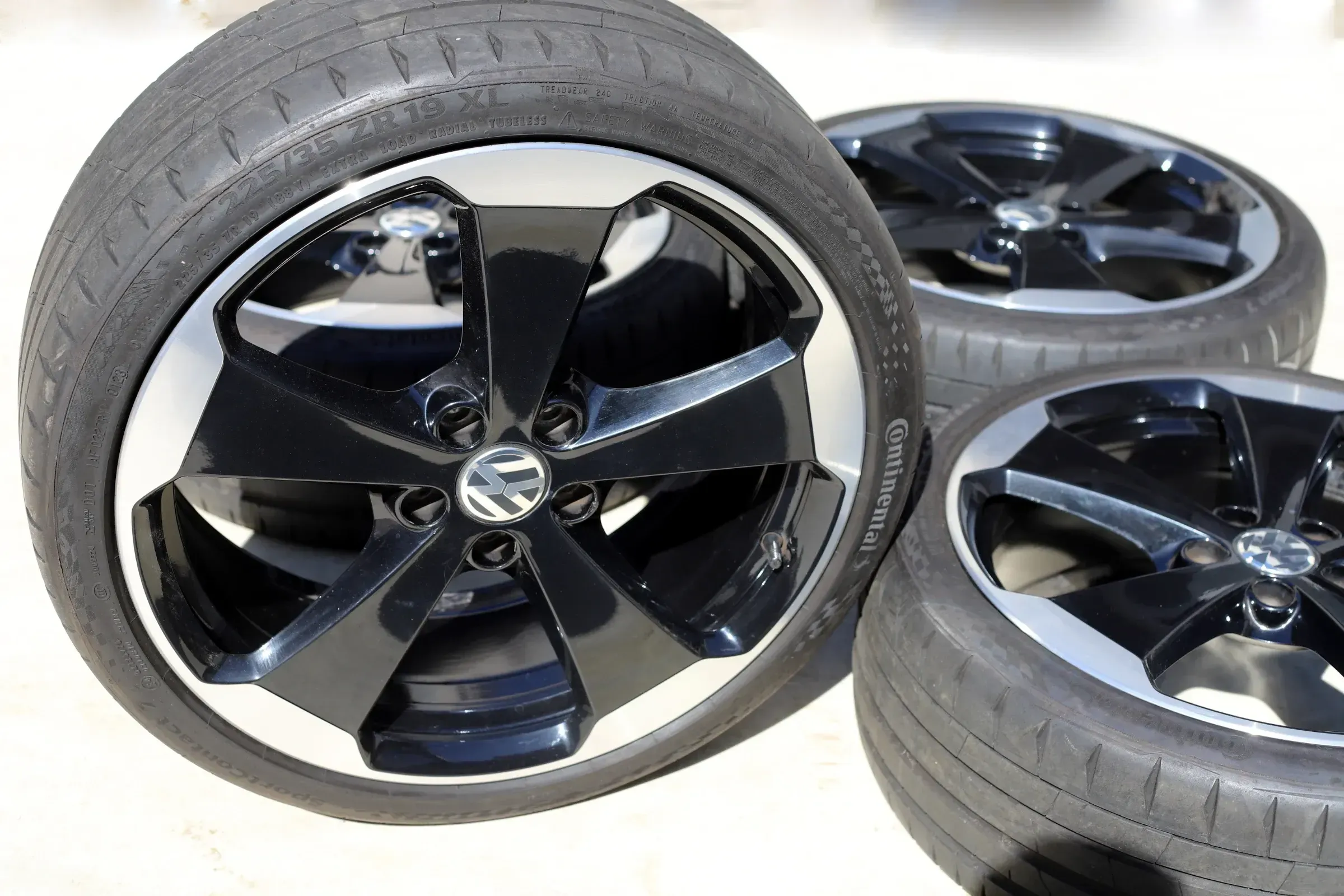 19 Zoll Glendale VW Alufelgen Sommerrad OEM 7,5x19 5k0601025ab Continental 4-5mm - Bild 1